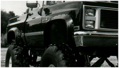 Bushwacker 81-91 Chevy Blazer Cutout Style Flares 2pc - Black